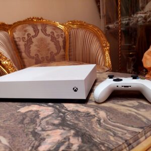 “Xbox One S وارد خارج – حالة ممتازة – 1 تيرا + ألعاب”